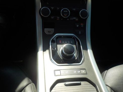 Used 2017 Land Rover Range Rover Evoque SE image 16