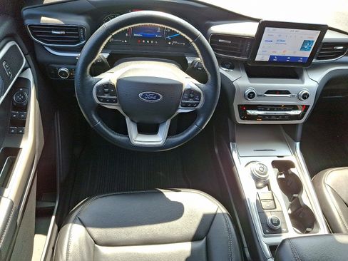 Certified 2022 Ford Explorer XLT w/ Equipment Group 202A image 11