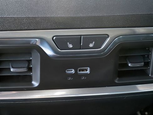 Used 2024 GMC Sierra 3500 Denali w/ Denali Reserve Package image 15