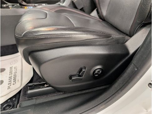 Used 2019 Jeep Cherokee Trailhawk AWD/4WD image 8