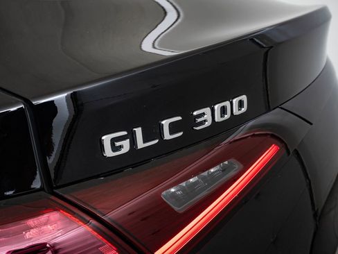 Used 2025 Mercedes-Benz GLC 300 4MATIC image 20