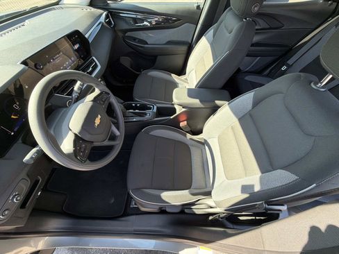 Used 2025 Chevrolet TrailBlazer LT image 3