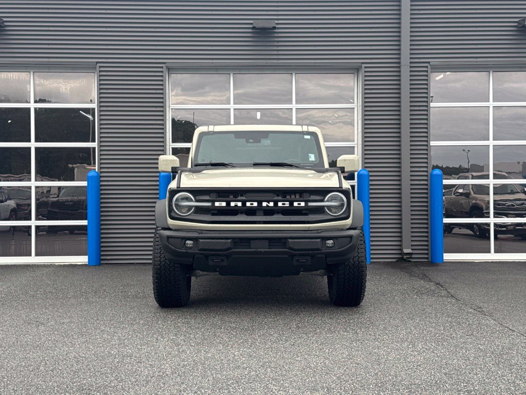 Certified 2025 Ford Bronco Outer Banks w/ Sasquatch Package AWD/4WD image 2