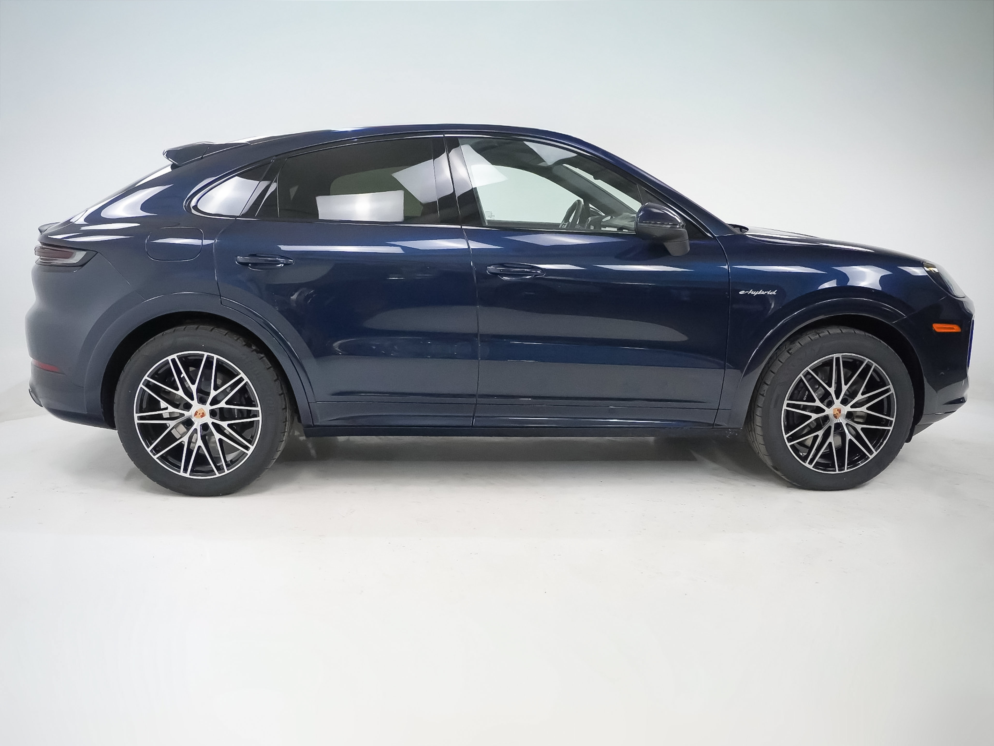 Certified 2026 Porsche Cayenne E-Hybrid Coupe AWD/4WD image 6