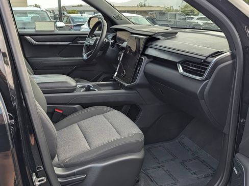 Used 2025 GMC Acadia Elevation AWD/4WD image 9