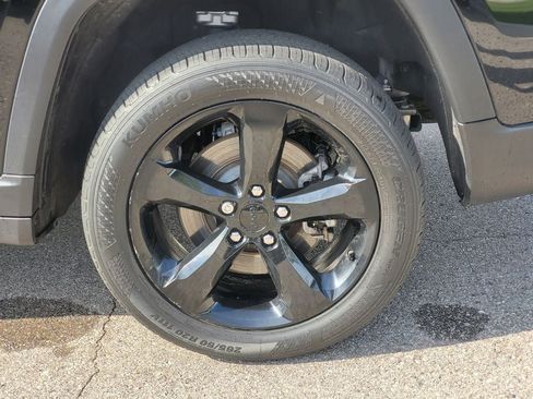 Used 2023 Jeep Grand Cherokee L Laredo AWD/4WD image 31