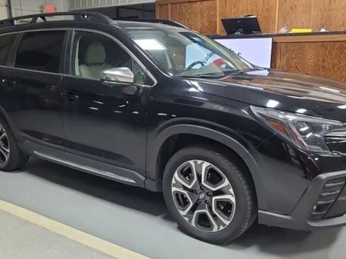 Used 2023 Subaru Ascent Limited w/ Technology Package image 6