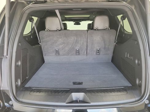 Used 2023 GMC Yukon XL SLT w/ SLT Premium Package AWD/4WD image 11