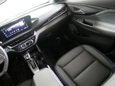 Used 2025 Buick Envista Sport Touring w/ Convenience I Package image 11