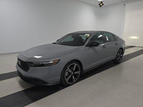 Used 2024 Honda Accord Sport image 2