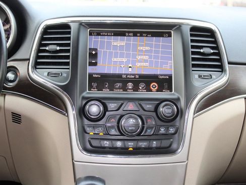 Used 2016 Jeep Grand Cherokee Limited AWD/4WD image 10