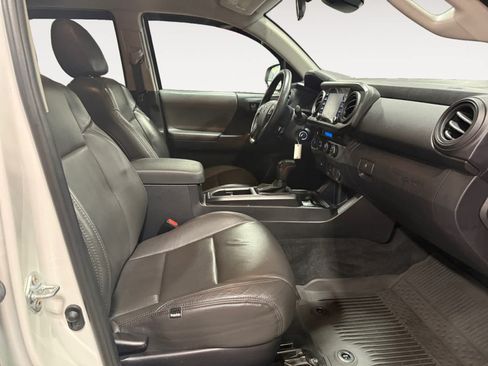 Used 2021 Toyota Tacoma SR AWD/4WD image 16