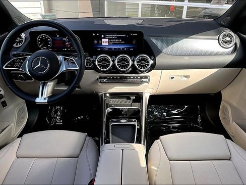 Used 2024 Mercedes-Benz GLA 250 4MATIC image 15