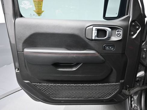 Used 2022 Jeep Wrangler Unlimited Rubicon w/ Cold Weather Group image 9