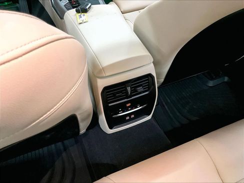 Used 2025 BMW 330i Sedan w/ Premium Package image 35