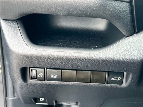 Used 2020 Toyota RAV4 XLE image 10