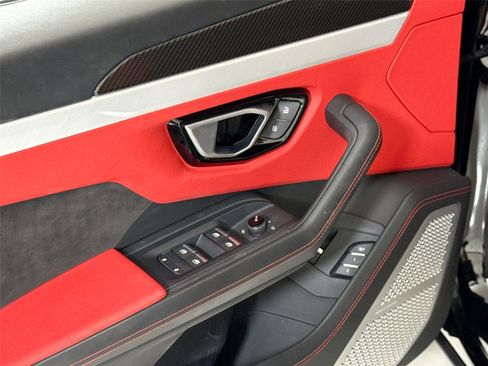 Used 2020 Lamborghini Urus image 13
