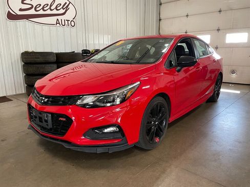 Used 2018 Chevrolet Cruze LT FWD image 2