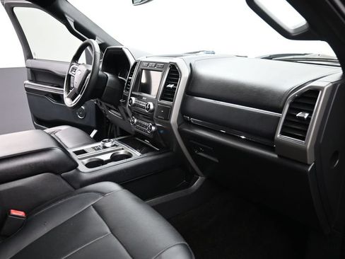 Used 2018 Ford Expedition XLT w/ Equipment Group 202A RWD image 16