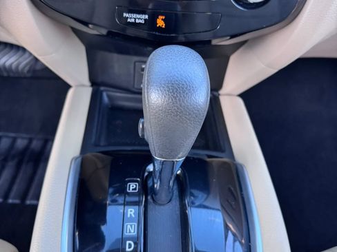 Used 2016 Nissan Rogue SV w/ SV Premium Package FWD image 19