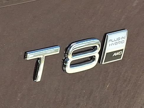 New 2025 Volvo XC90 T8 Core image 19