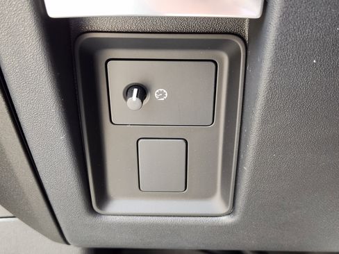 New 2025 Land Rover Defender 110 V8 image 23