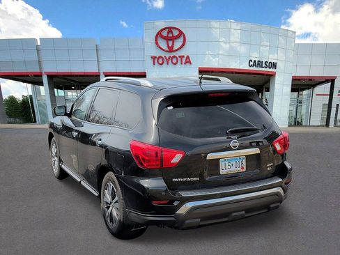 Used 2017 Nissan Pathfinder SL image 2