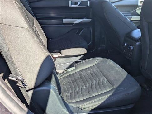 Used 2021 Ford Explorer XLT image 19