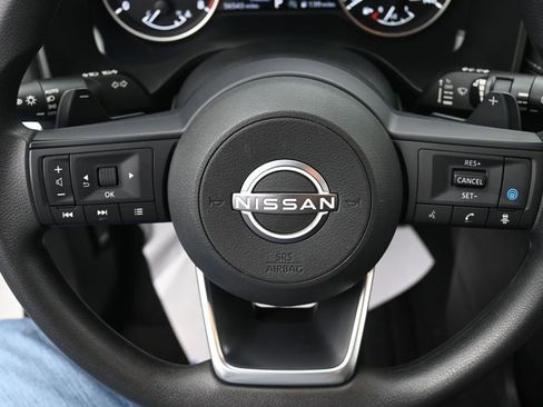 Used 2024 Nissan Rogue SV FWD image 14