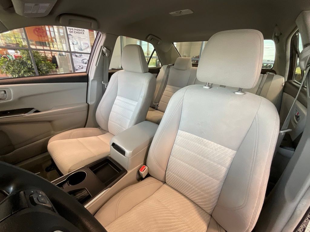 Used 2017 Toyota Camry LE FWD image 10