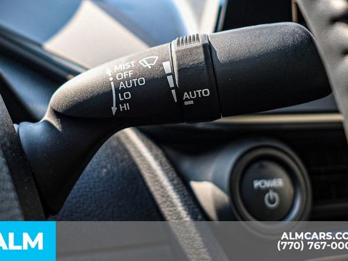 Used 2025 Toyota Prius XLE image 33