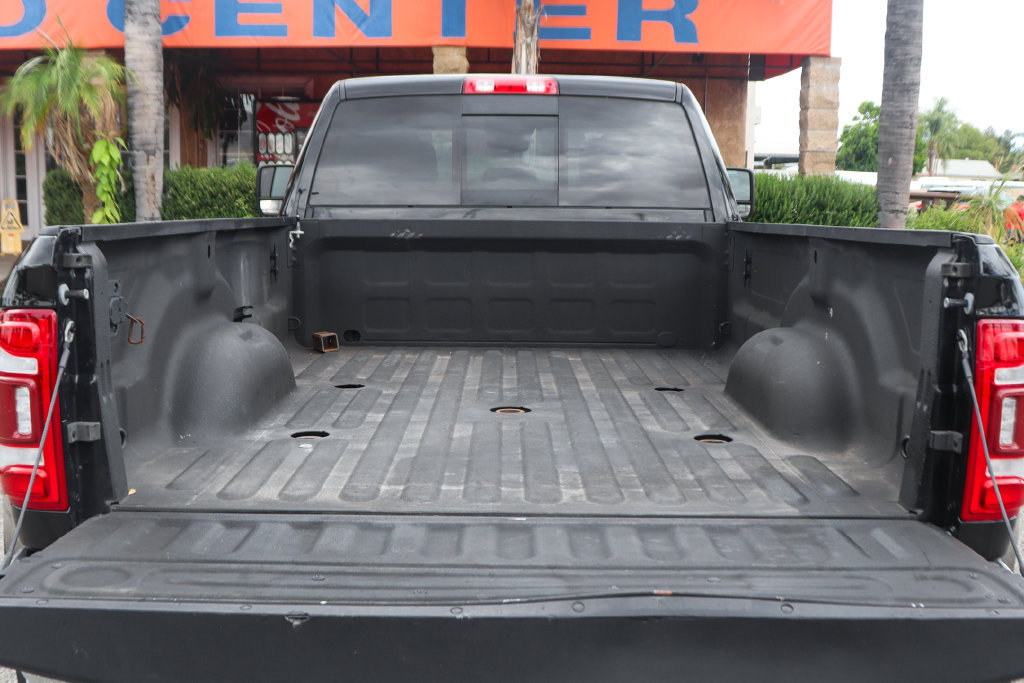 Used 2024 RAM 3500 Tradesman w/ Chrome Appearance Group AWD/4WD image 8