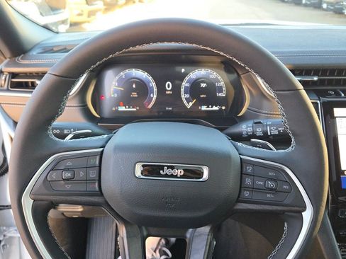 New 2025 Jeep Grand Cherokee Limited w/ Luxury Tech Group II image 36