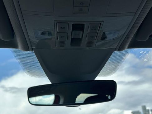 Used 2023 Volkswagen Tiguan SE w/ Panoramic Sunroof Package image 32