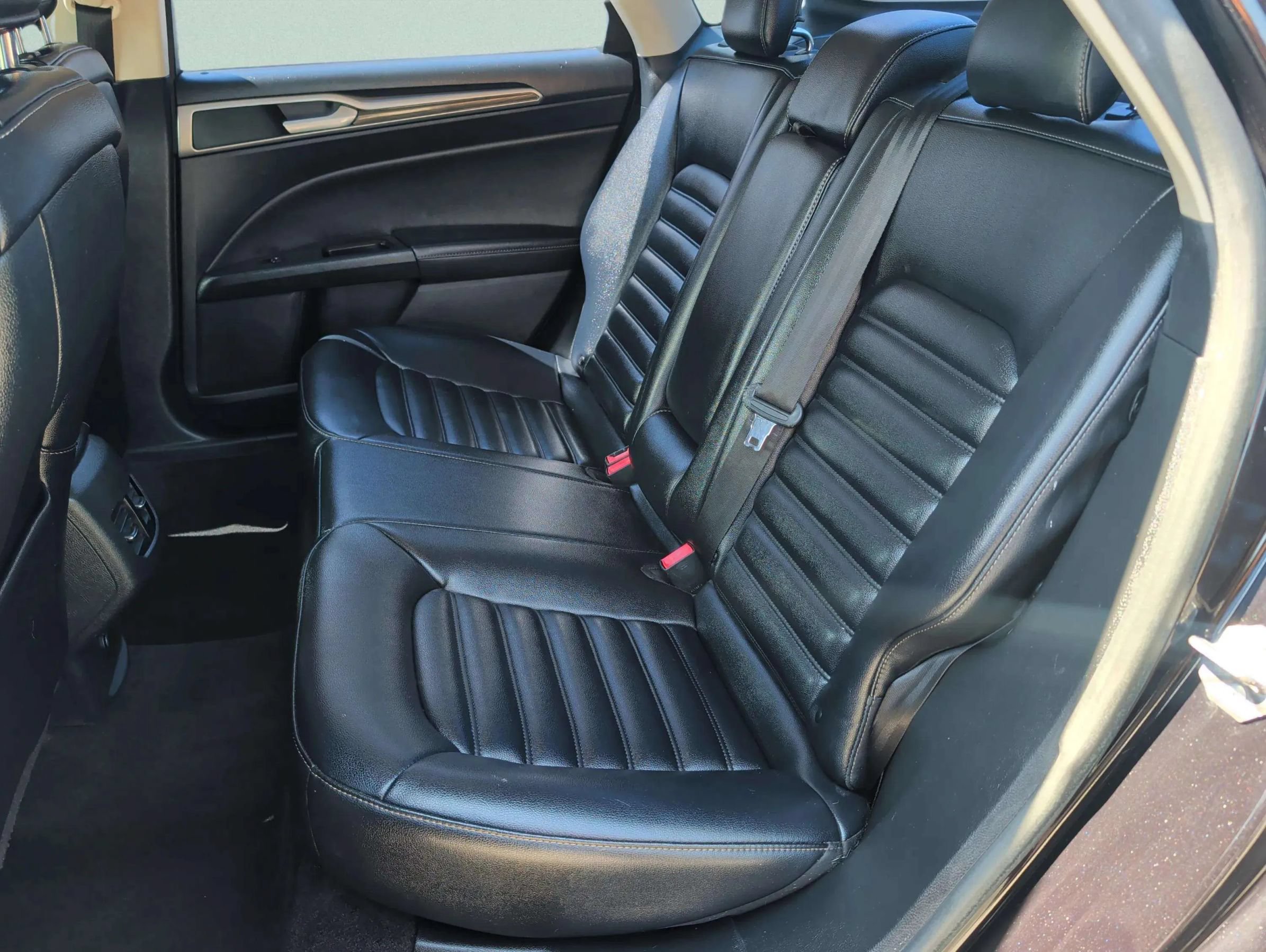 Used 2019 Ford Fusion SEL FWD image 27