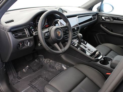 New 2026 Porsche Macan image 4