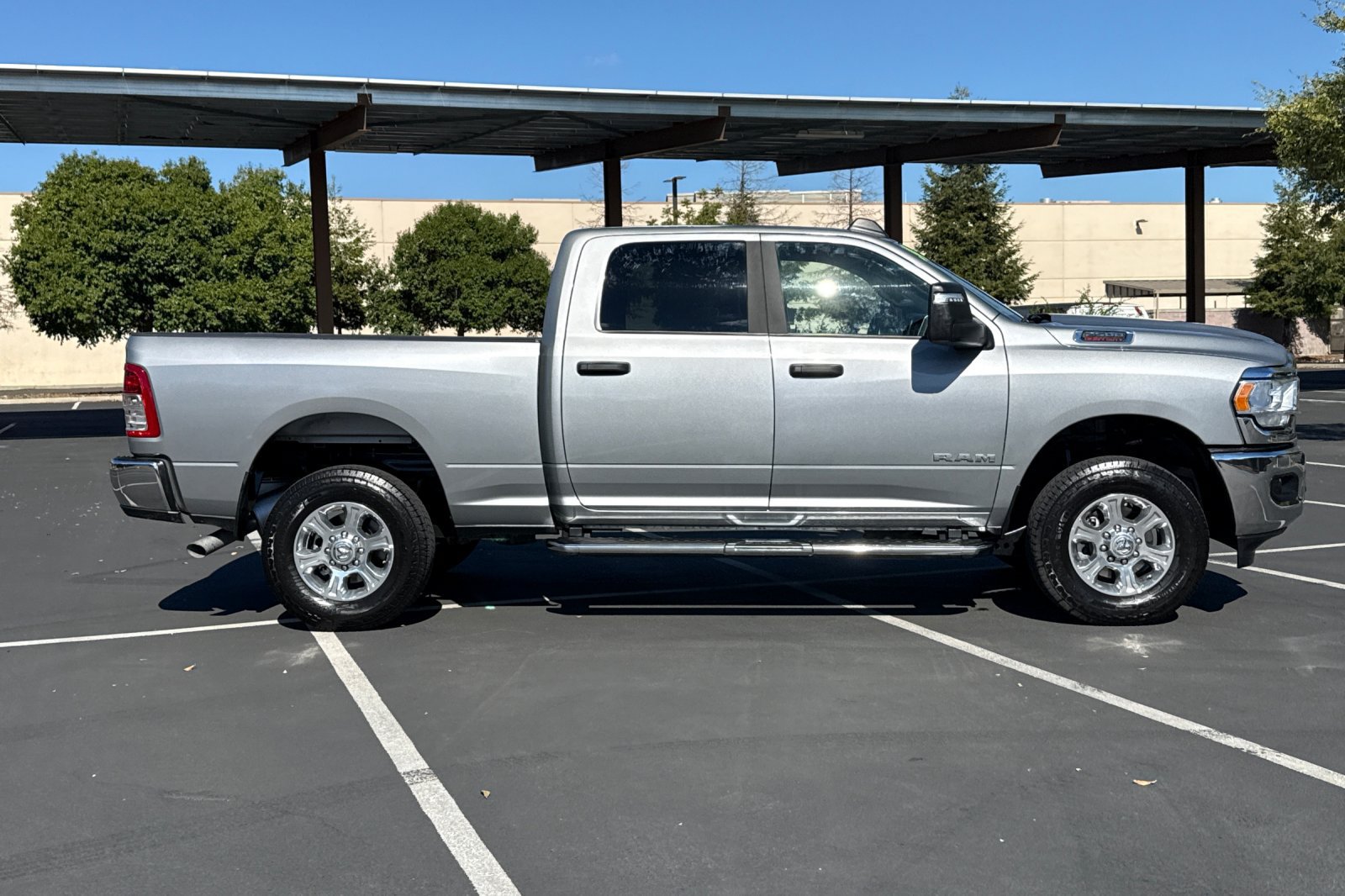 Used 2024 RAM 2500 Big Horn AWD/4WD image 10