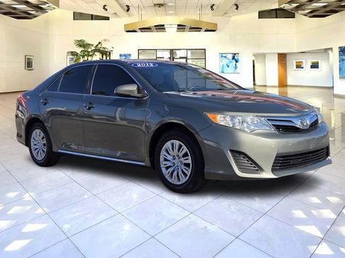 Used 2012 Toyota Camry LE FWD image 3