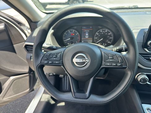 Used 2024 Nissan Altima 2.5 S FWD image 16