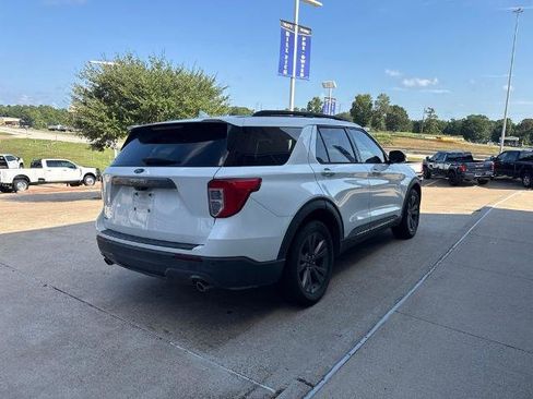 Certified 2022 Ford Explorer XLT w/ Equipment Group 202A RWD image 8