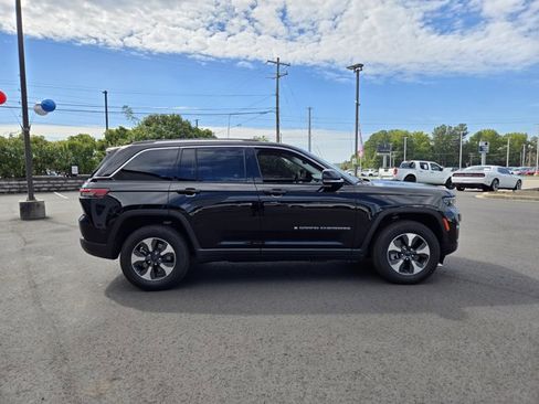 Used 2023 Jeep Grand Cherokee 4WD 4xe image 4