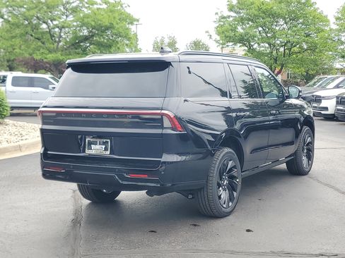 New 2026 Lincoln Navigator Reserve w/ Jet Appearance Package AWD/4WD image 4