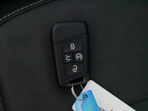 Used 2024 Volkswagen Taos SE image 33