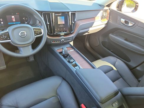 Used 2024 Volvo XC60 B5 Plus image 19