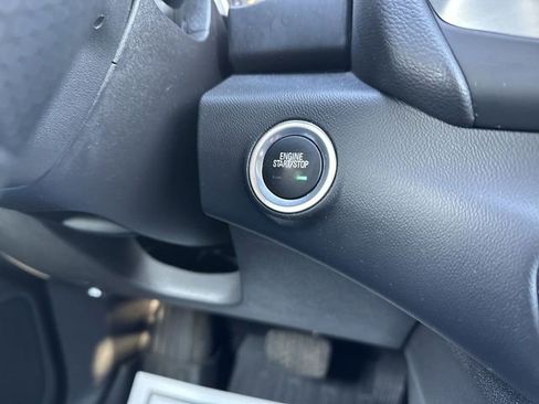 Used 2024 GMC Terrain SLE w/ Driver Convenience Package image 17