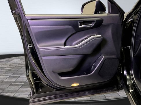 Used 2025 Toyota Highlander XSE image 20