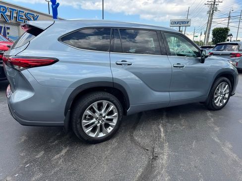 Used 2021 Toyota Highlander Limited AWD/4WD image 7