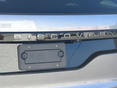 Used 2025 Land Rover Discovery Dynamic SE AWD/4WD image 31