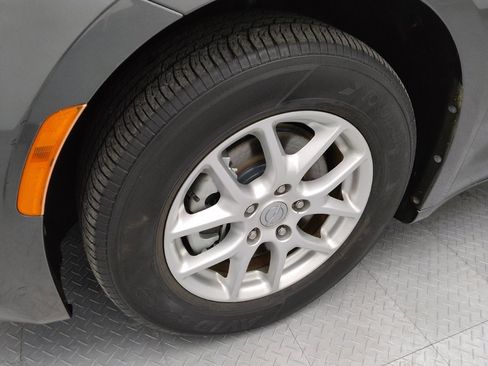 Used 2017 Chrysler Pacifica Touring image 31