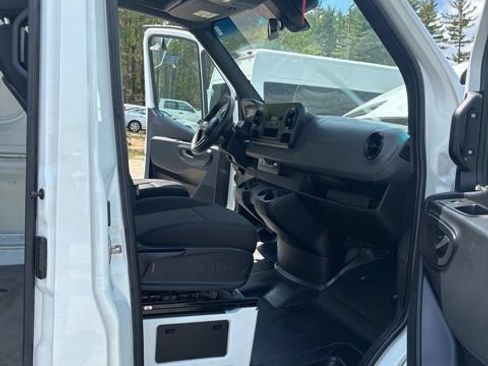 Used 2023 Mercedes-Benz Sprinter 2500 image 20